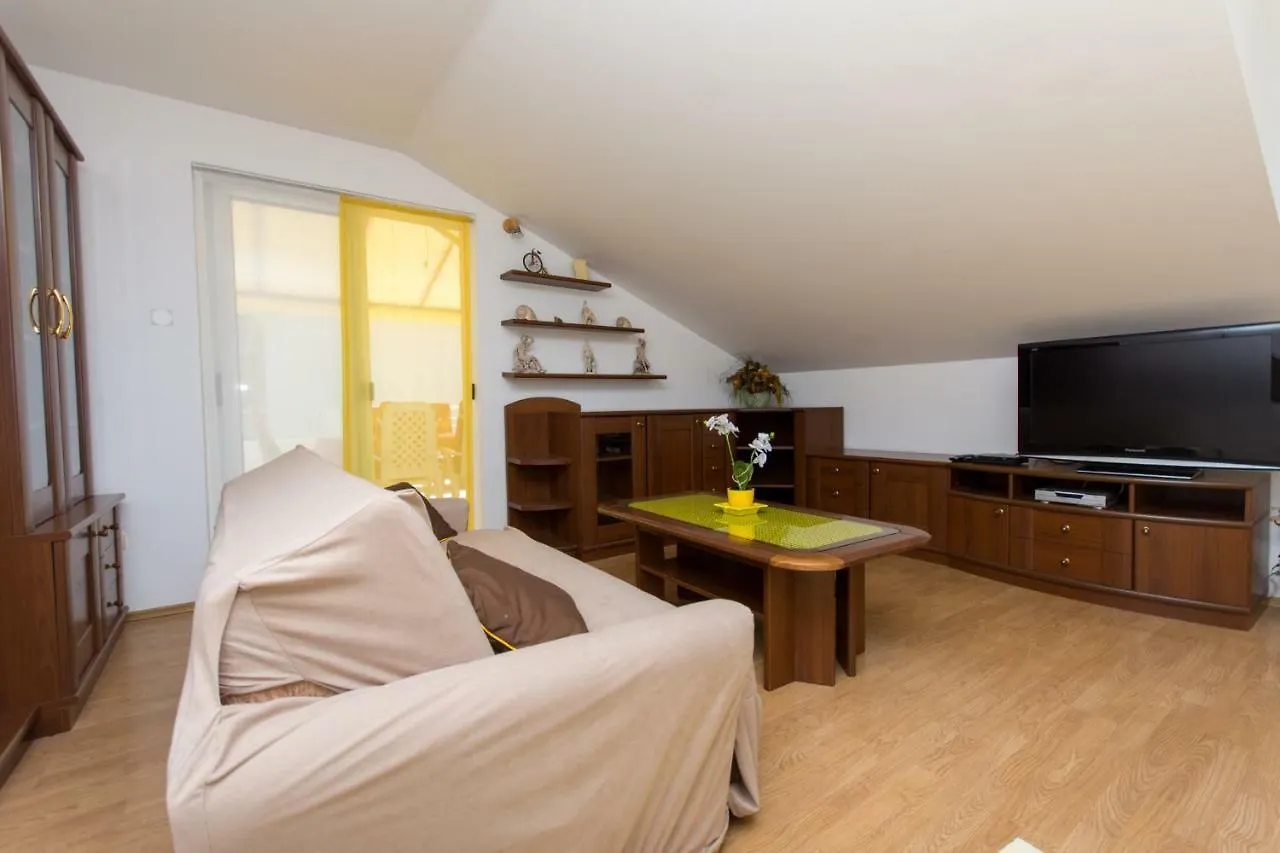 Apartmani Zana Okrug Gornji 3*,  Kroatien
