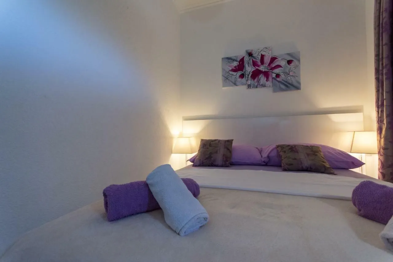 Apartmani Zana Okrug Gornji 3*,  Kroatien